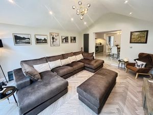 Lounge- click for photo gallery
